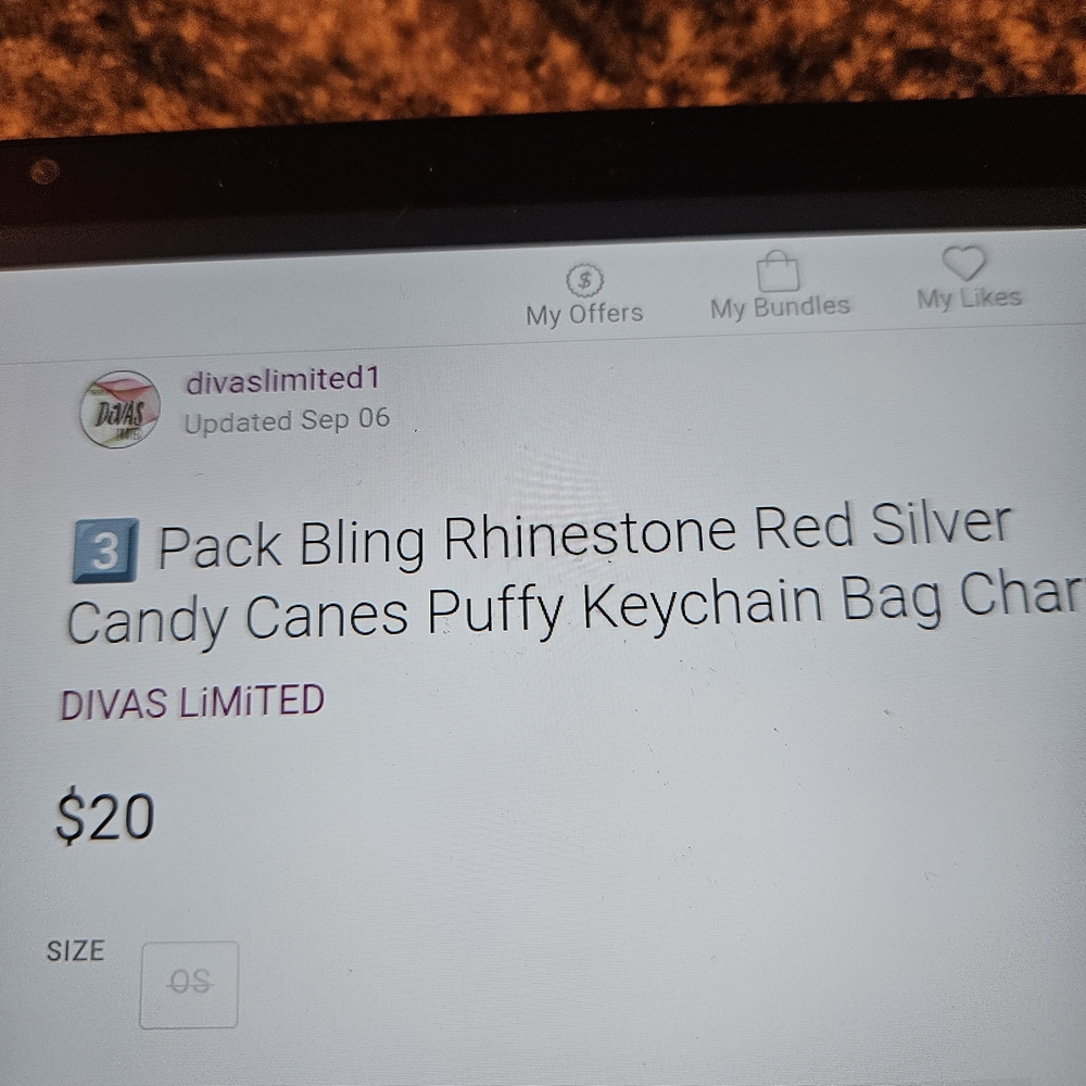 DIVAS LiMiTED Red and White Key Holder - Picture 4 of 5